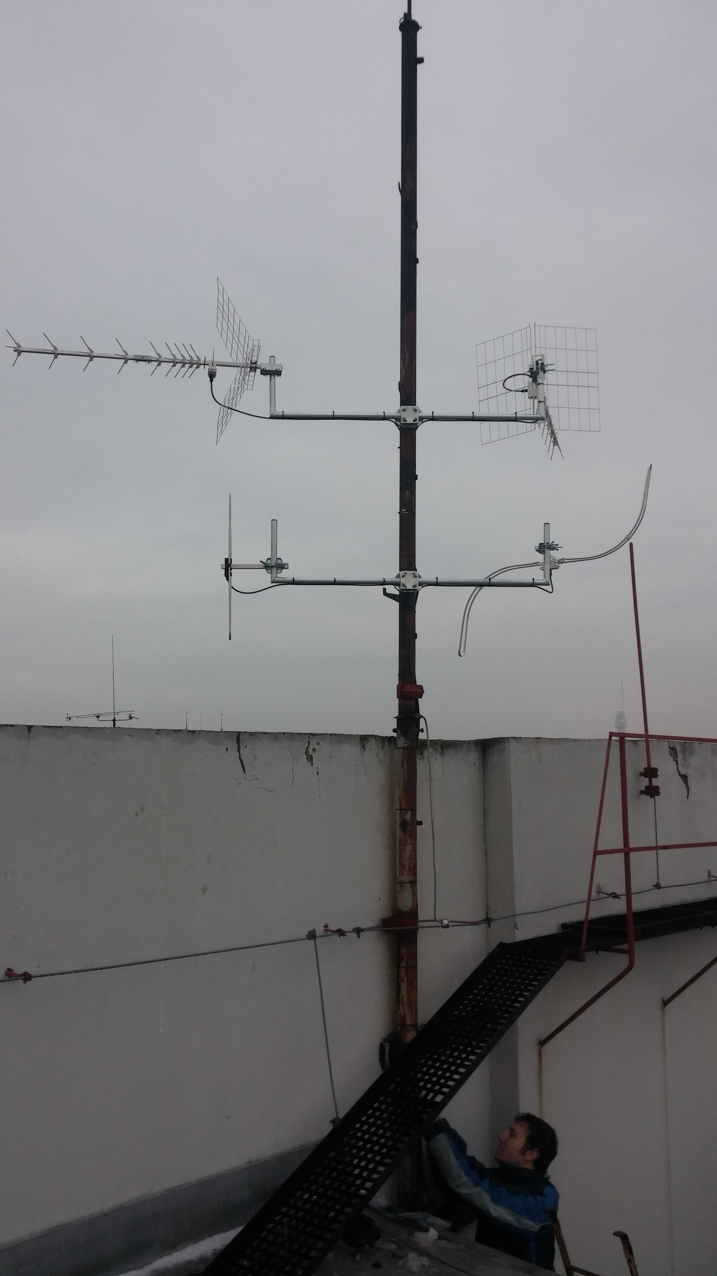Antény Emme Esse a Alcad pro TV, FM i DAB+